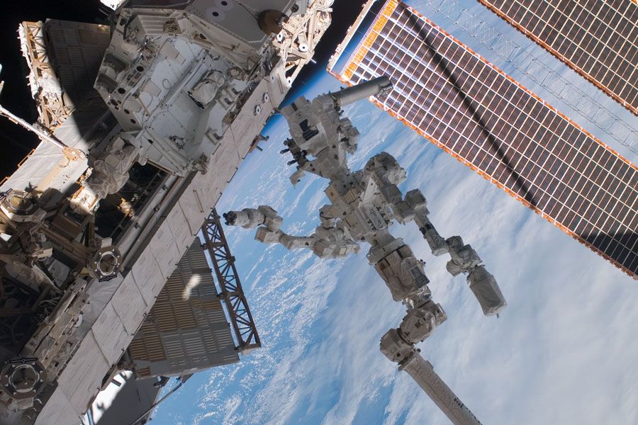 New Space Station Robot Asks to be Called "Dextre the Magnificent"