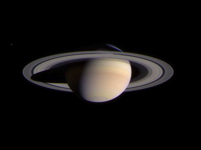 Cassini Closes in on Saturn