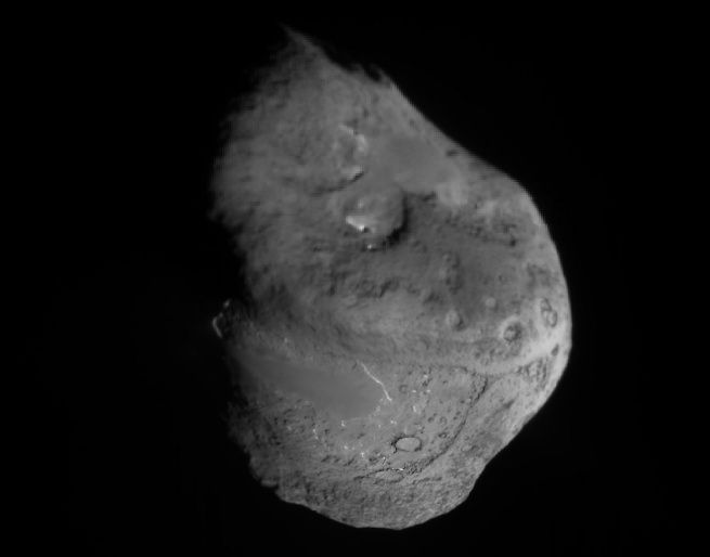 The Nucleus of Comet Tempel 1