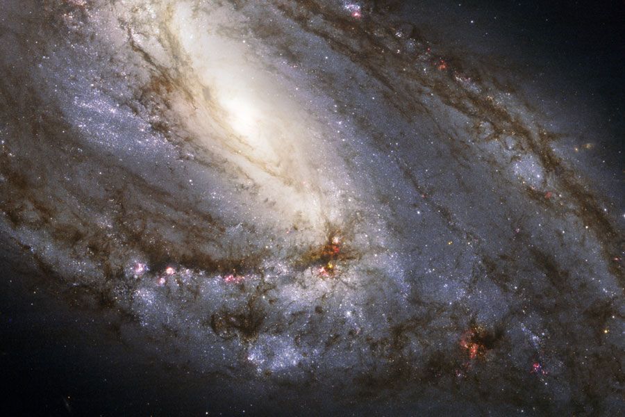 Unusual Spiral Galaxy M66 from Hubble