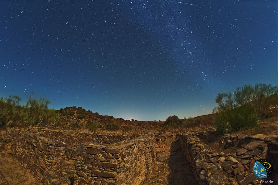 Draconid Meteors Over Spain