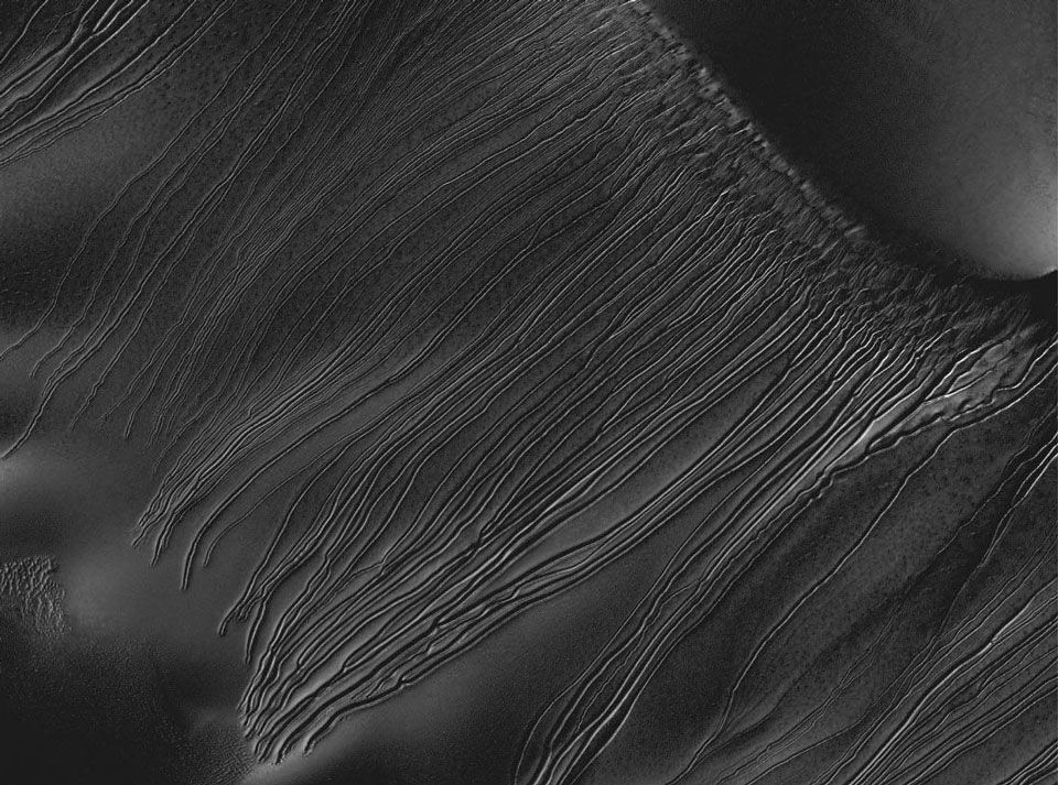 Dry Ice Sled Streaks on Mars