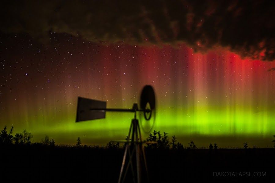 October Aurora in Prairie Skies