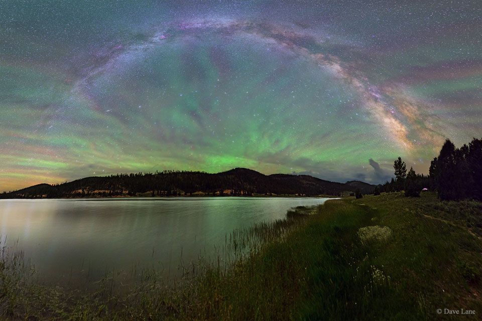An Airglow Fan from Lake to Sky