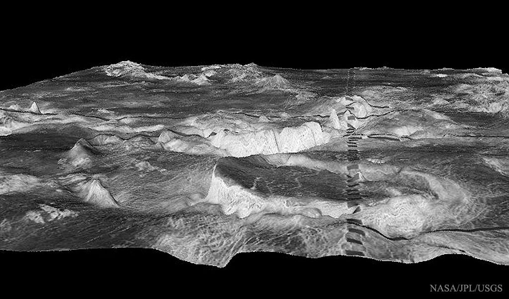 Cylindrical Mountains on Venus