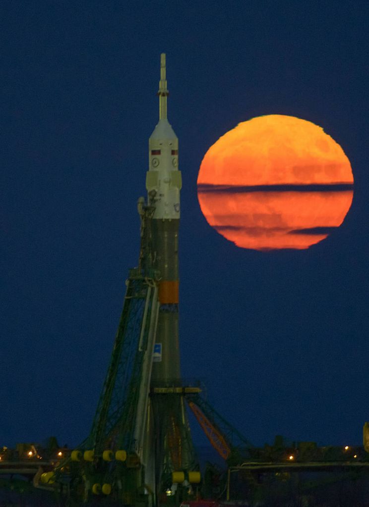 Soyuz vs Supermoon