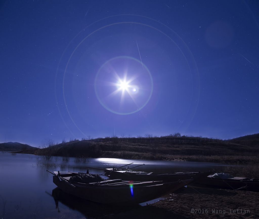 Meteors vs Supermoon