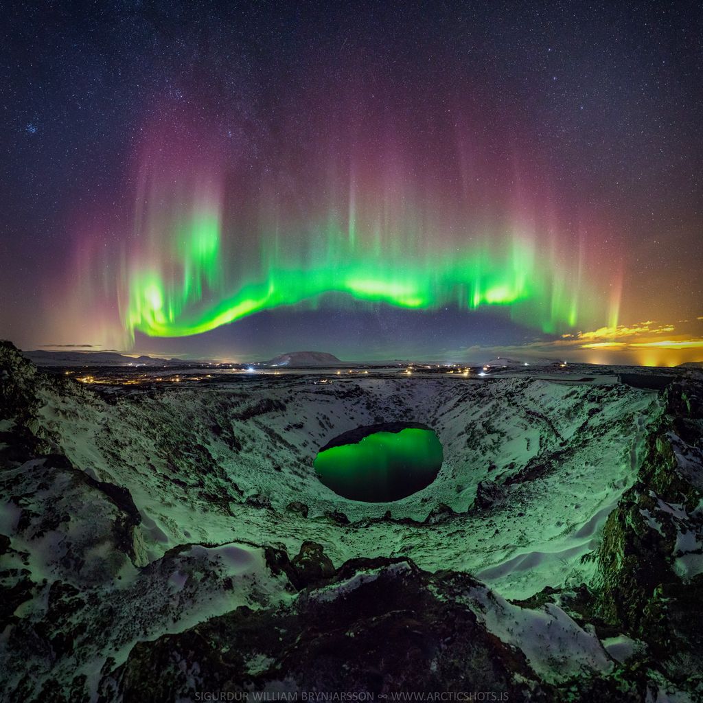 Aurore au-dessus de l'Islande