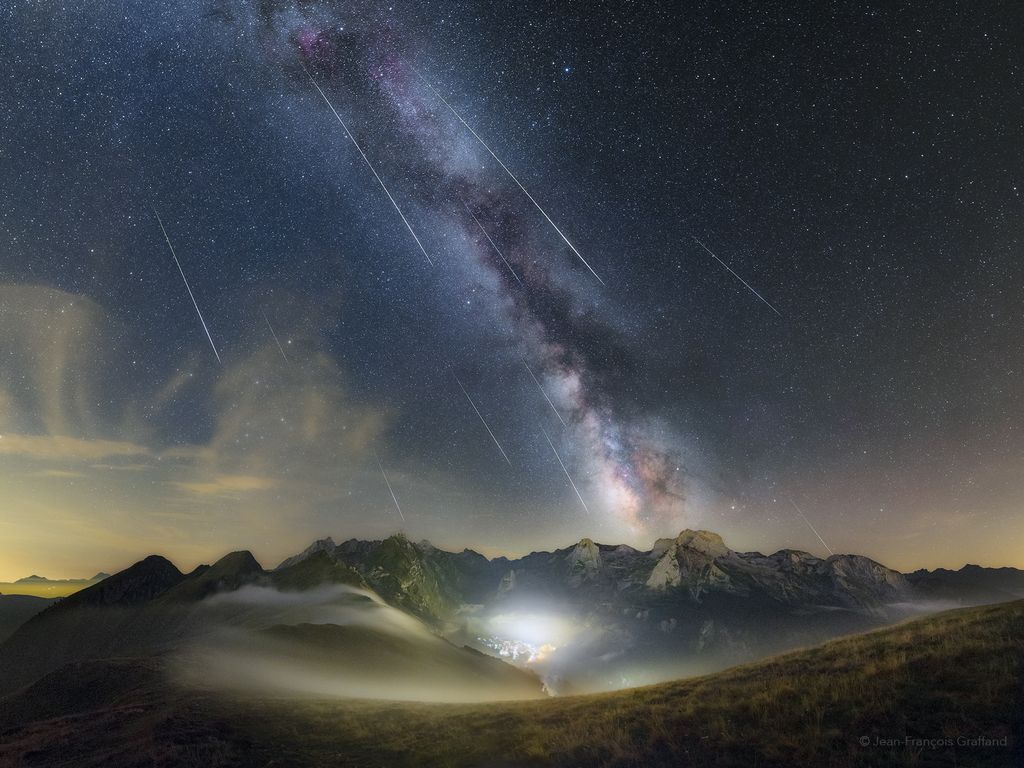 Perseids over the Pyr&eacute;n&eacute;es