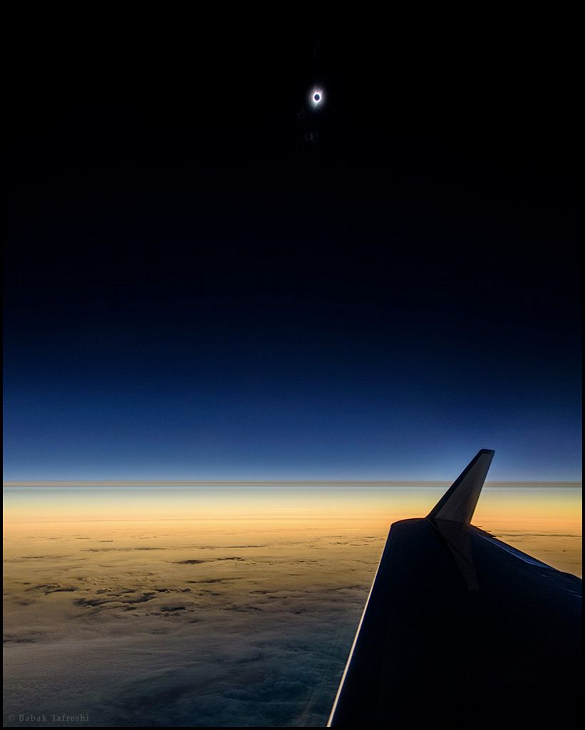 Eclipse de Soleil vue d'avion