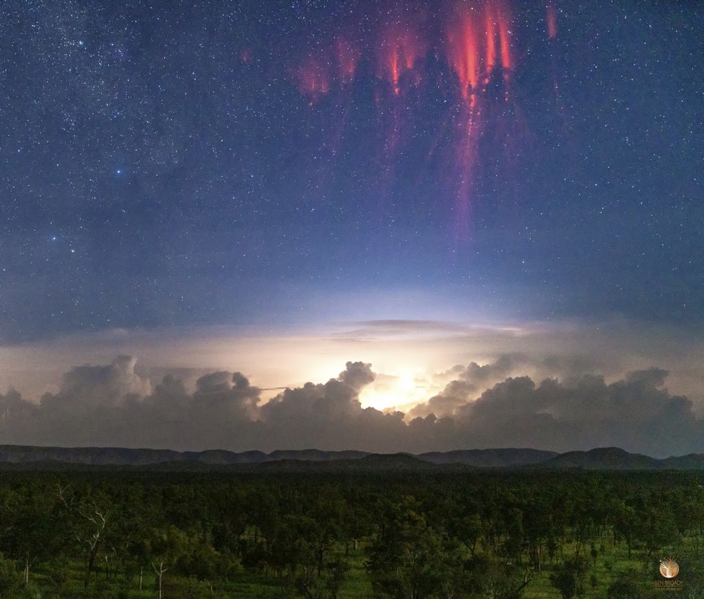 Sprites rouges au-dessus de Kununurra