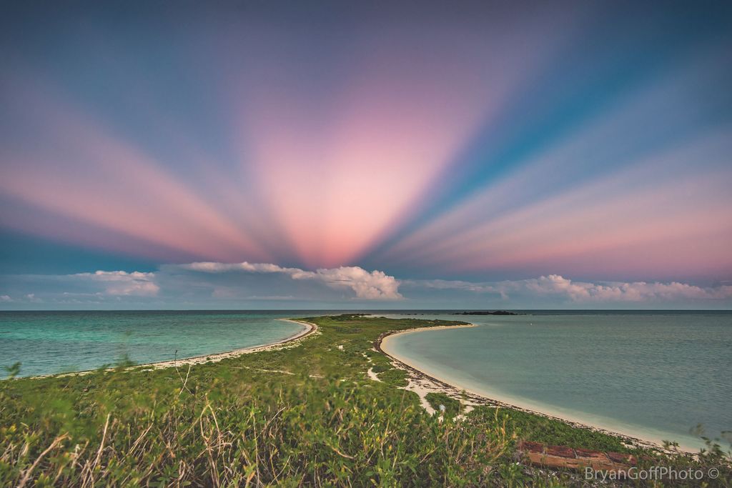 Rayons anticrepusculaires au-dessus de la Floride