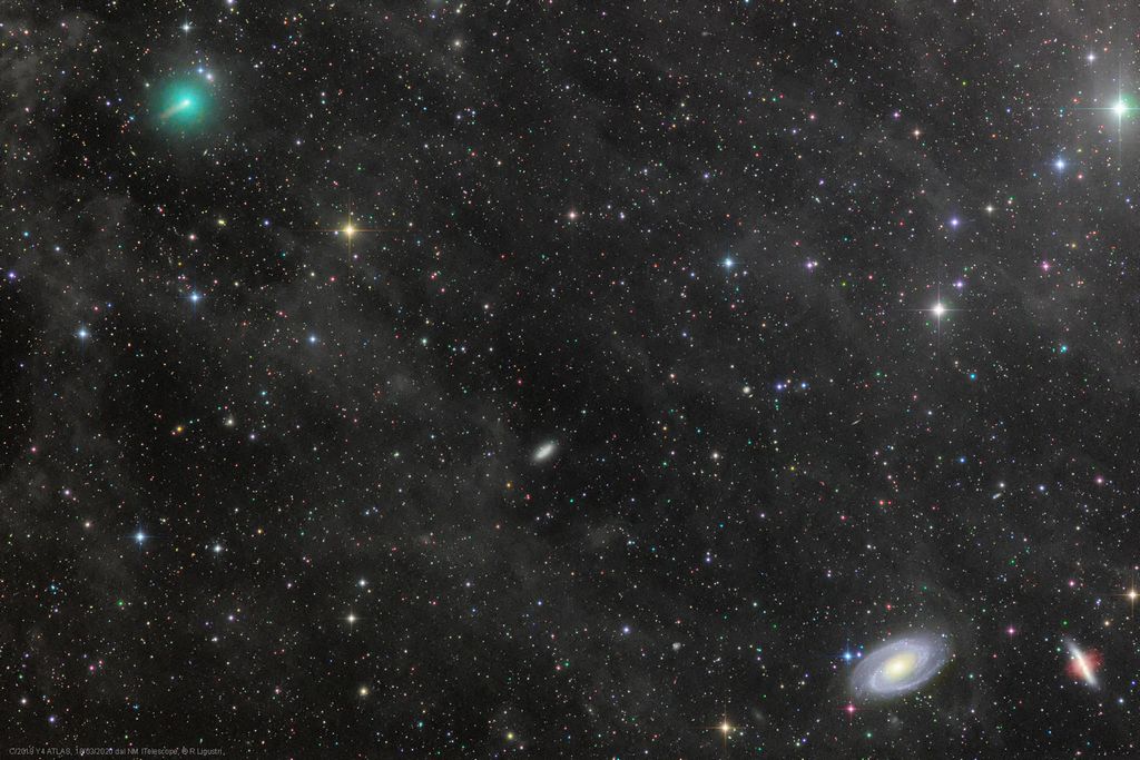 Comete ATLAS et la grande galaxie
