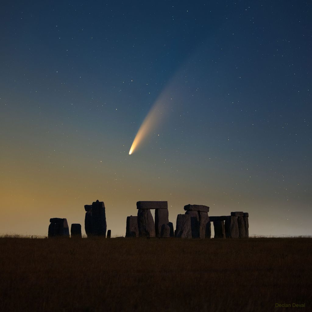 Comete NEOWISE au-dessus de Stonehenge
