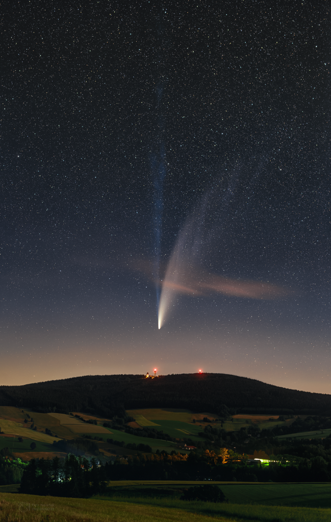 Les longues queues de la Comete NEOWISE