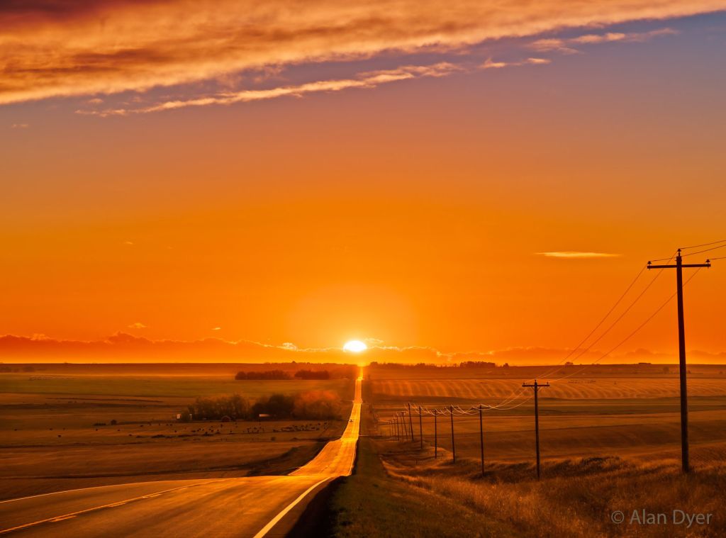 Un pittoresque coucher de soleil d'équinoxe