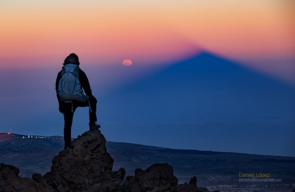 Lune et montagnes