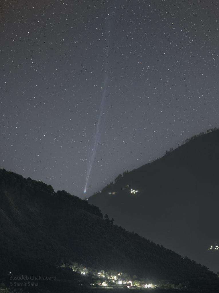 Comet R3 PanSTARRS over a Himalayan Valley