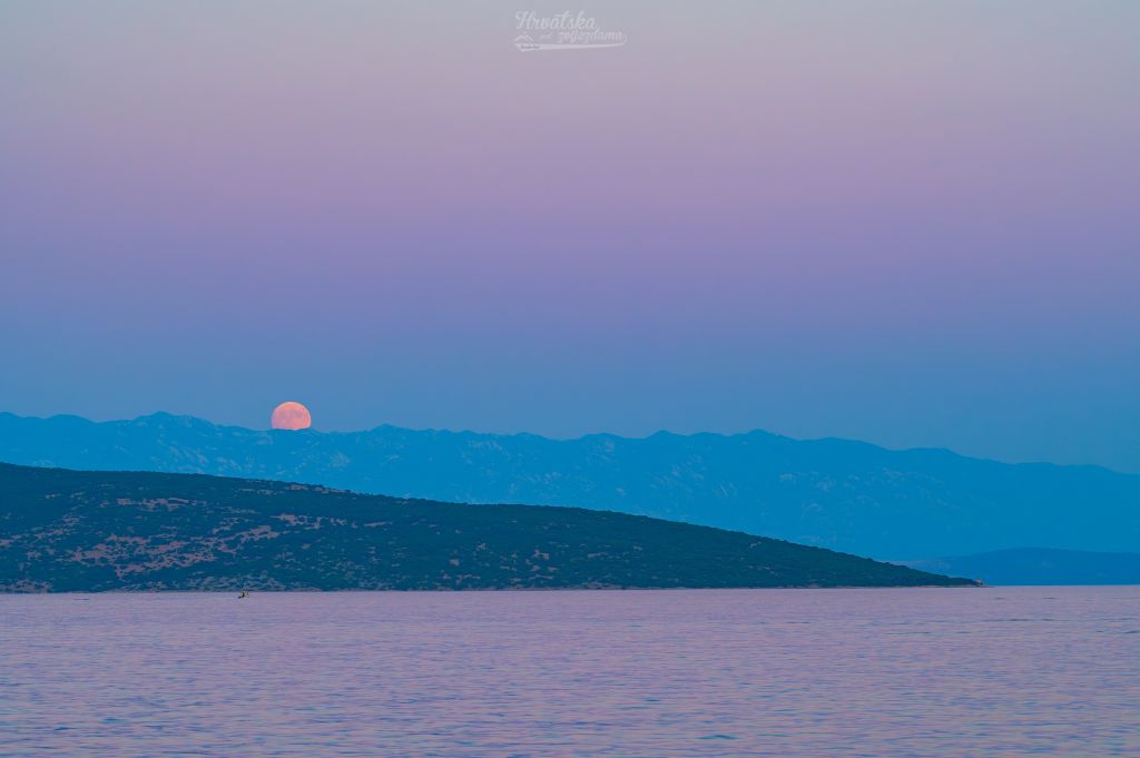 Buck Moon and Belt of Venus